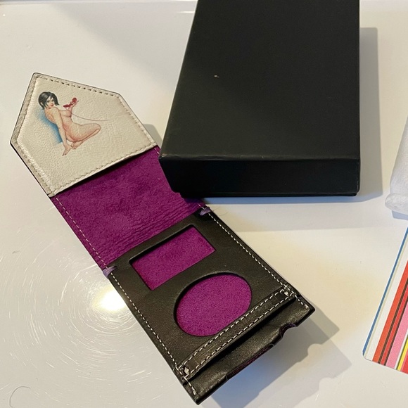 Paul Smith Naked Lady Pin up iPod case - Picture 4 of 5